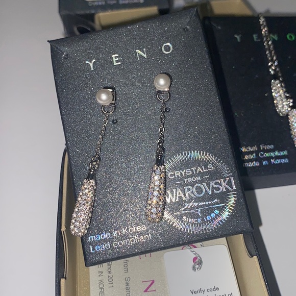 Swarovski crystals used in necklace & earrings Auth. code verification avail. - Picture 2 of 10